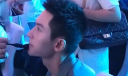 关于娱乐圈吃瓜的文案,揭秘明星幕后故事